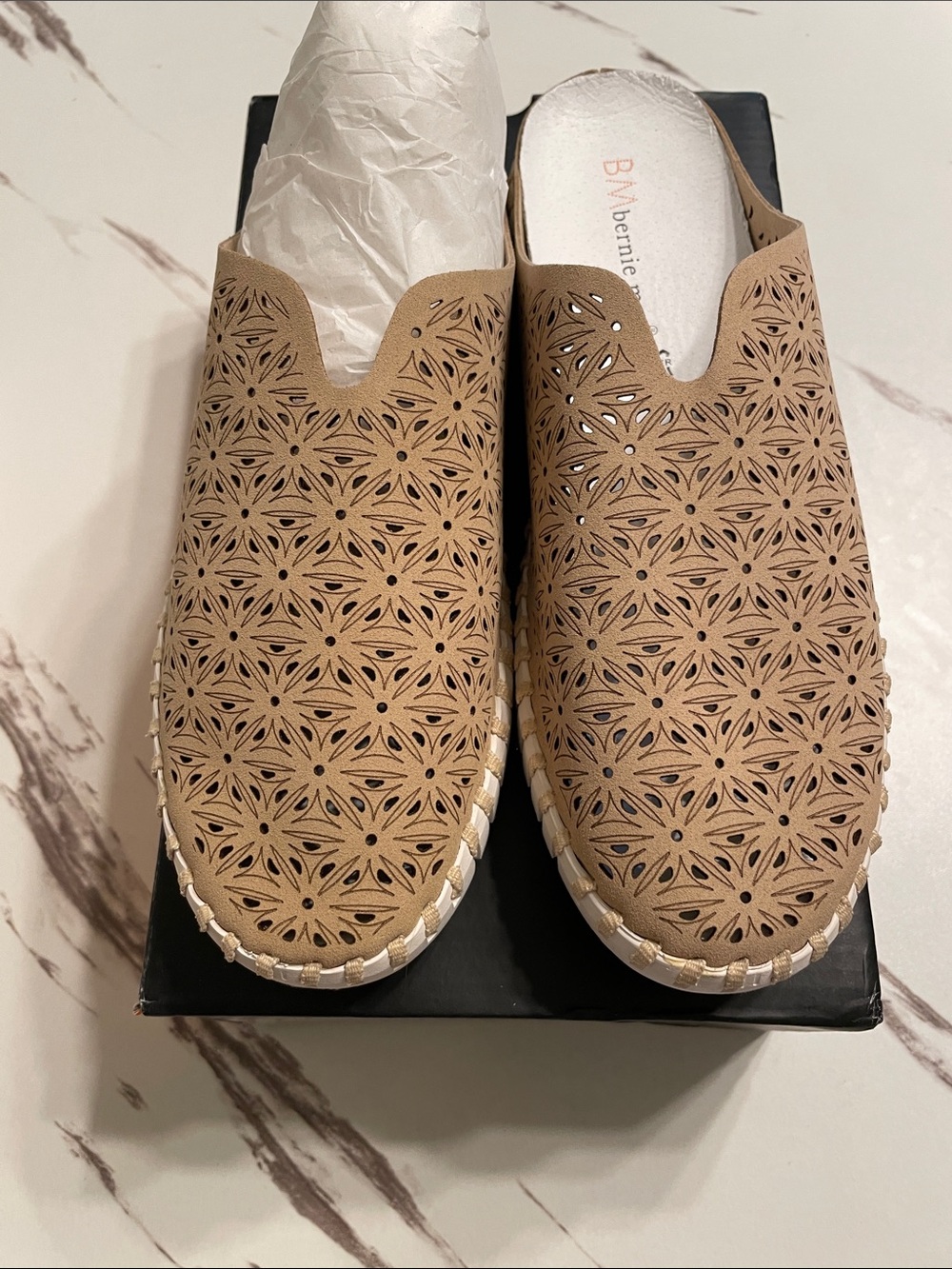 bernie mev. Women's Tan Perforated Slip-On Mulese Real Leather Sz 39